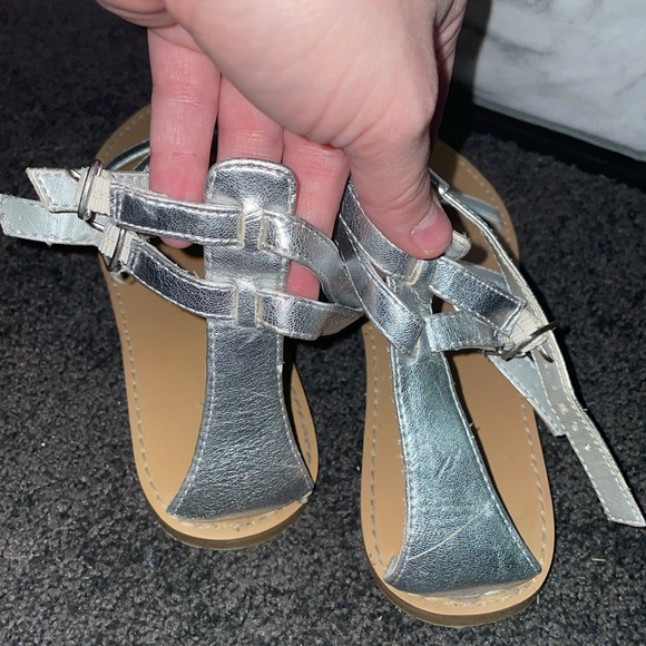 Silver Old Navy Roman Sandals with double strap at ankle! 🩴 - Picture 4 of 5